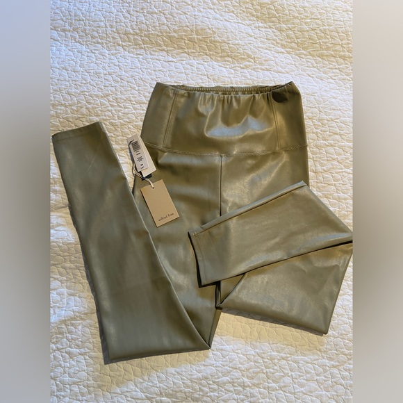 NWT Aritzia Wilfred Free Daria High Waisted Faux Leather Leggings Light green M - Picture 3 of 14